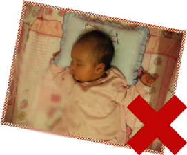 记着不要直接将宝宝放在枕头上，以免有窒息风险